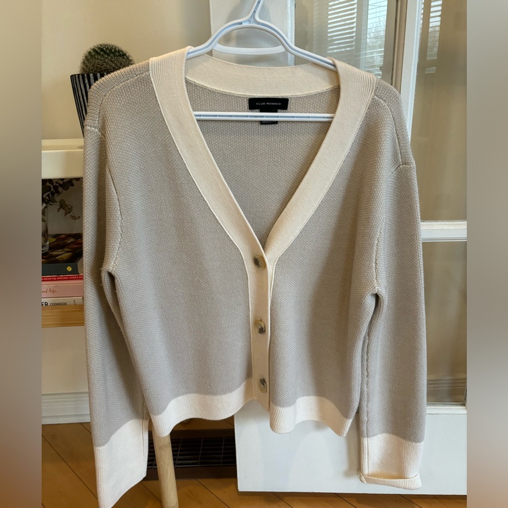 CLUB MONACO TWO TONE BUTTON CARDIGAN CROP MEDIUM TAUPE